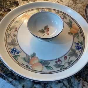 Mikasa Intaglio Garden Harvest Chip and Dip